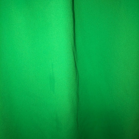 Green off the shoulder - Picture 4 of 5